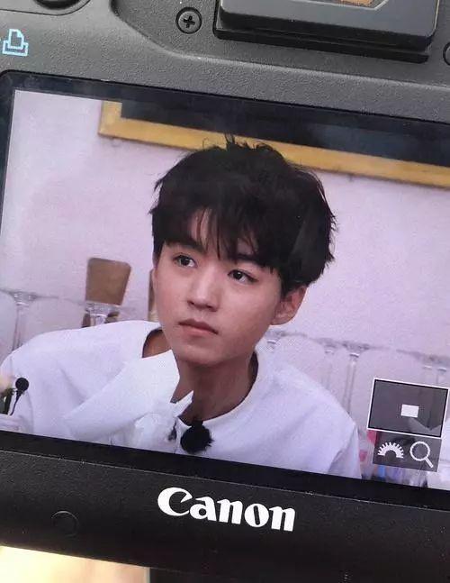 王俊凯舒淇最新爆料图片,最新爆料图片曝光引热议  第1张